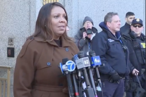 New York AG Letitia James gaat met haar vinger opgeheven tekeer